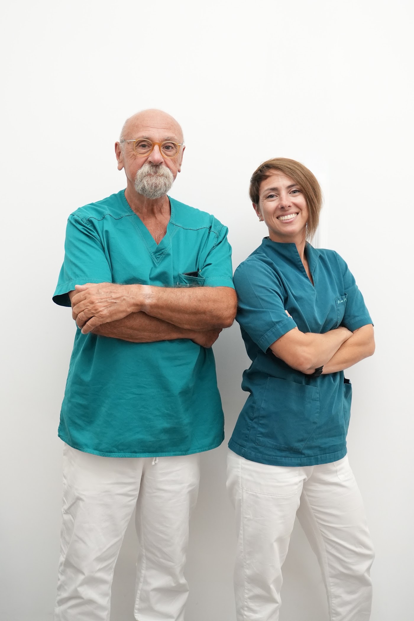 I due medici dello studio in piedi
